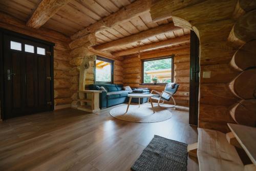 Log Cabin Piricske in Čičeu