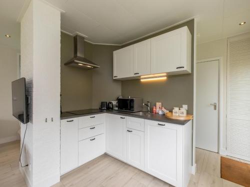 ห้องครัว, Holiday Home in Renesse near Seabeach in โฮเคนบูมลาน