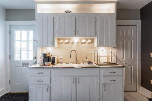 The Fred Deluxe 7 BR by I95 Train HarborVw Beach The Fred Deluxe 7 BR by I95 Train HarborVw Beach