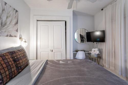 The Fred Deluxe 7 BR by I95 Train HarborVw Beach The Fred Deluxe 7 BR by I95 Train HarborVw Beach