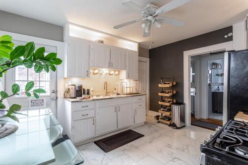 The Fred Deluxe 7 BR by I95 Train HarborVw Beach The Fred Deluxe 7 BR by I95 Train HarborVw Beach