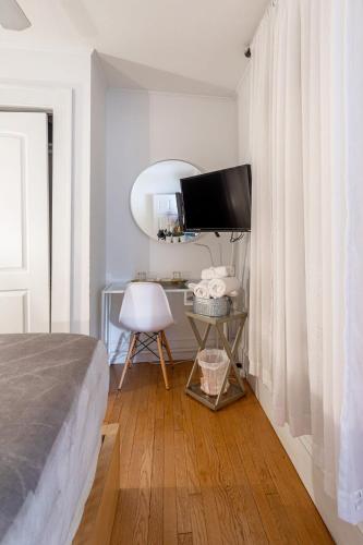 The Fred Deluxe 7 BR by I95 Train HarborVw Beach The Fred Deluxe 7 BR by I95 Train HarborVw Beach