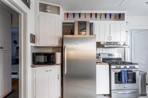 The Fred Deluxe 7 BR by I95 Train HarborVw Beach The Fred Deluxe 7 BR by I95 Train HarborVw Beach