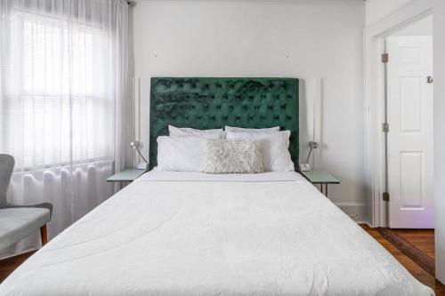 The Fred Deluxe 7 BR by I95 Train HarborVw Beach The Fred Deluxe 7 BR by I95 Train HarborVw Beach