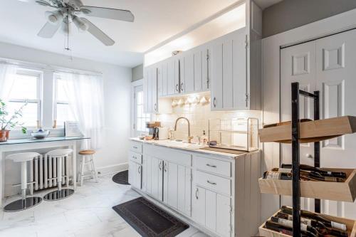 The Fred Deluxe 7 BR by I95 Train HarborVw Beach The Fred Deluxe 7 BR by I95 Train HarborVw Beach