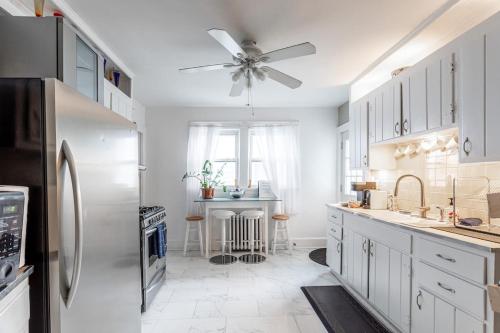 The Fred Deluxe 7 BR by I95 Train HarborVw Beach The Fred Deluxe 7 BR by I95 Train HarborVw Beach