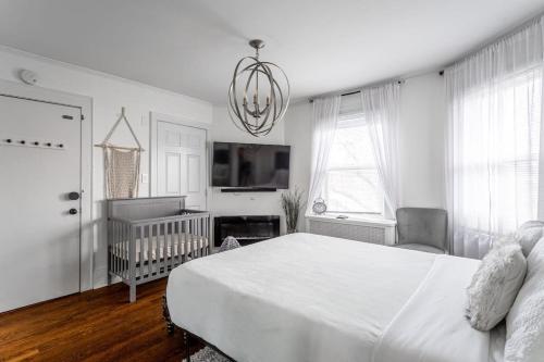 The Fred Deluxe 7 BR by I95 Train HarborVw Beach The Fred Deluxe 7 BR by I95 Train HarborVw Beach