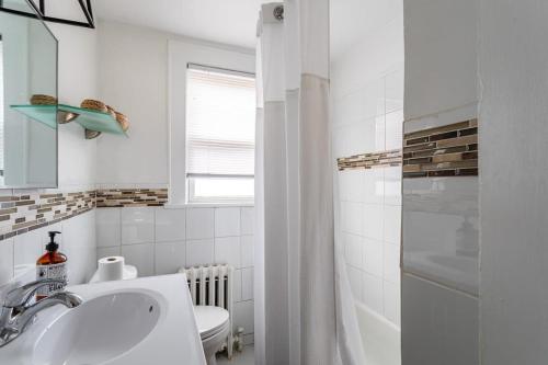 The Fred Deluxe 7 BR by I95 Train HarborVw Beach The Fred Deluxe 7 BR by I95 Train HarborVw Beach