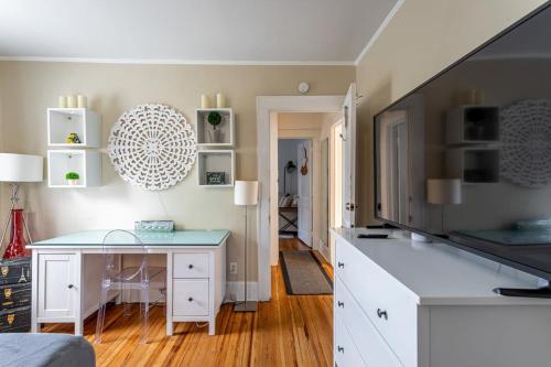 The Fred Deluxe 7 BR by I95 Train HarborVw Beach The Fred Deluxe 7 BR by I95 Train HarborVw Beach