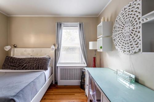 The Fred Deluxe 7 BR by I95 Train HarborVw Beach The Fred Deluxe 7 BR by I95 Train HarborVw Beach