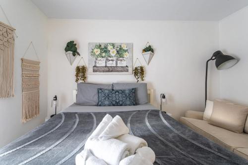 The Fred Deluxe 7 BR by I95 Train HarborVw Beach The Fred Deluxe 7 BR by I95 Train HarborVw Beach