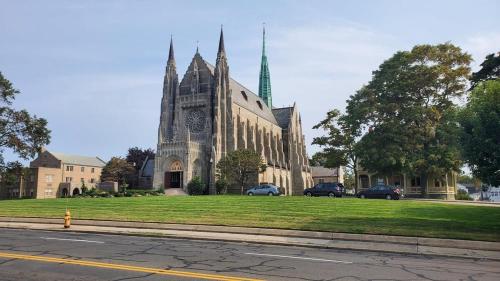 The Fred Deluxe 7 BR by I95 Train HarborVw Beach The Fred Deluxe 7 BR by I95 Train HarborVw Beach