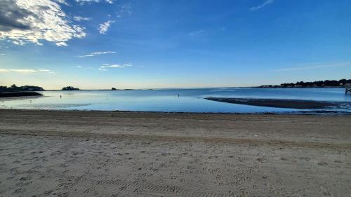 The Fred Deluxe 7 BR by I95 Train HarborVw Beach The Fred Deluxe 7 BR by I95 Train HarborVw Beach