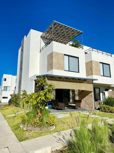Casa Moderna con Alberca en Morelos in Xochitepec, Mexico