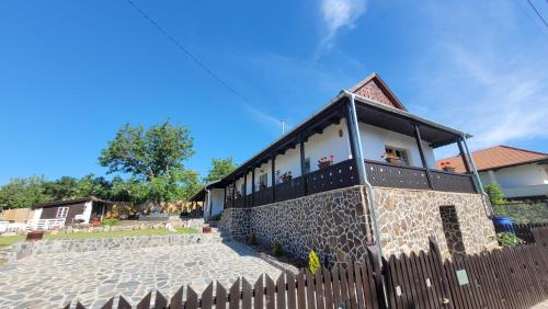 Exterior view, Varlak Hollokon Vendeghaz in Holloko