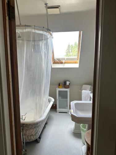 Gable House Bed and Breakfast Inn - 화장실