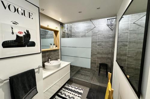 Apartment near the Eiffel Tower - image 6