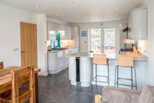 Beach Breaks in วูลาคอม