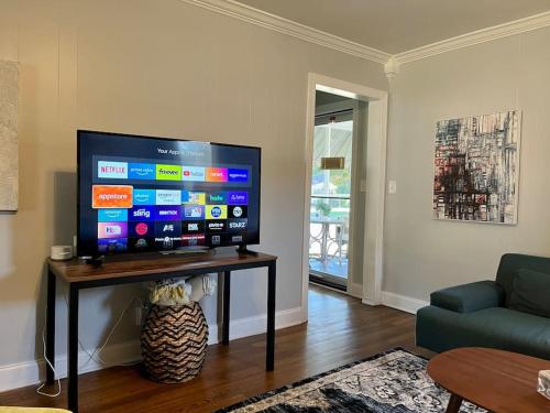 Peaceful home in downtown Huntsville with nice back patio! in Huntsville, USA