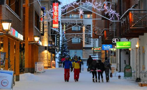 カンダス Arctic shaman Adventures -Jurtta 5つ星 ホテル プール