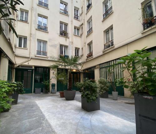 Cozy 40 m near Père-Lachaise - image 10