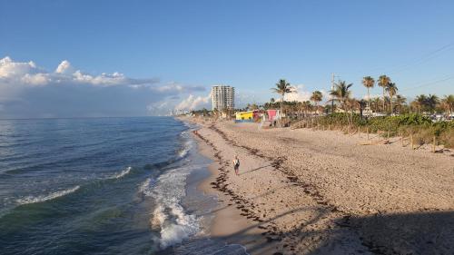 Dania Beach 2BR Vacation Rentals - Florida, United States thumb 4