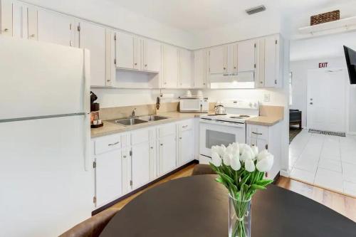 Dania Beach 2BR Vacation Rentals - Florida, United States in Dania Beach, USA