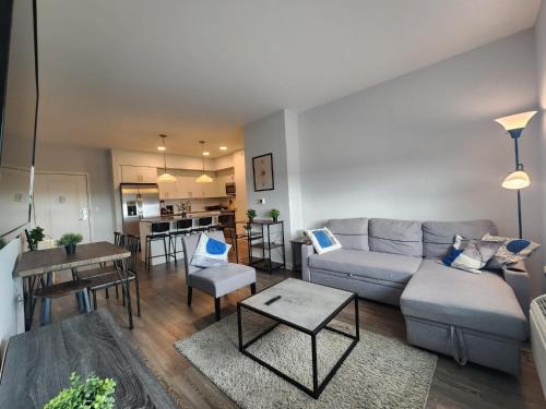 Pristine 2BR apt with modern amenities near NYC in Jersey City, USA
