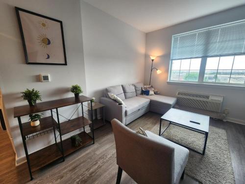 Pristine 2BR apt with modern amenities near NYC in Jersey City, USA