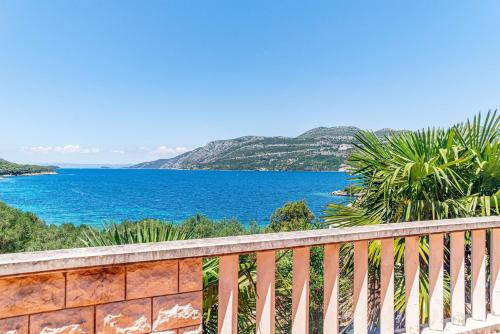 Two-Bedroom Apartment with Terrace and Sea View image 2