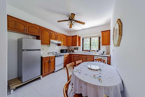 Two-Bedroom Apartment with Terrace and Sea View image 5