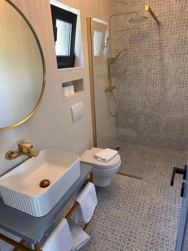 Two-Bedroom Apartment with Terrace and Sea View image 8