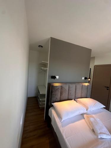 Two-Bedroom Apartment with Terrace and Sea View image 9