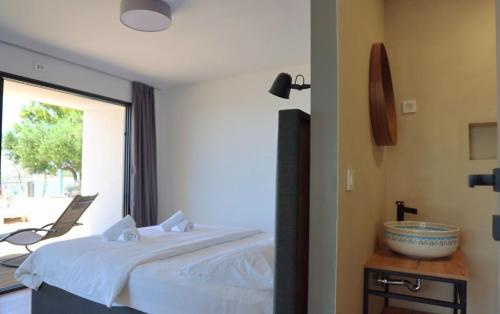 Two-Bedroom Apartment with Terrace and Sea View image 10