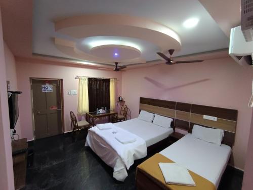 Basic Triple Room image 2