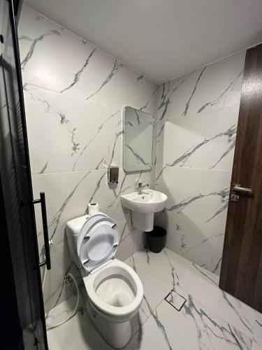 Stylish Luxe Apartment Fr 0006 - image 8