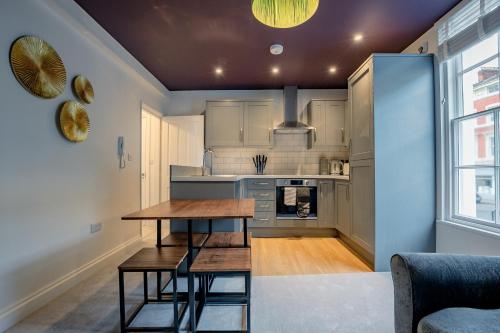 Host & Stay - Foley House Apartments in Malvern