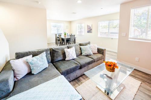 Spacious 5 Bedroom 3 Bath Home for Large Groups By DT LA detail