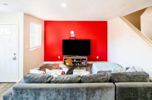 Spacious 5 Bedroom 3 Bath Home for Large Groups By DT LA detail