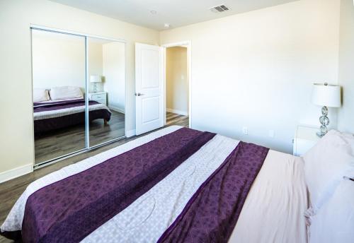 Spacious 5 Bedroom 3 Bath Home for Large Groups By DT LA, Riverside