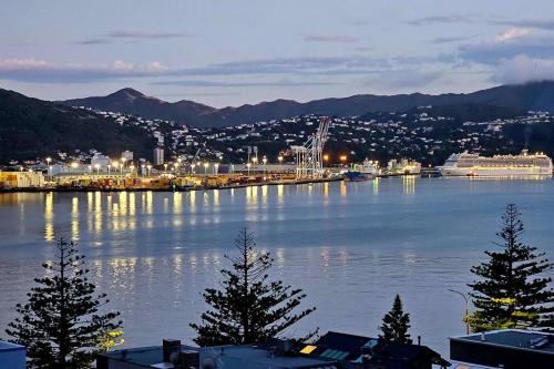 Ideal location for groups, family, friends or work in Oriental Parade