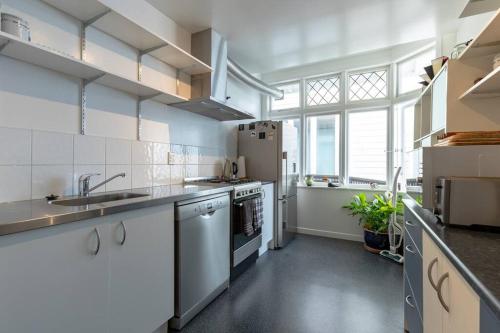 Ideal location for groups, family, friends or work in Oriental Parade