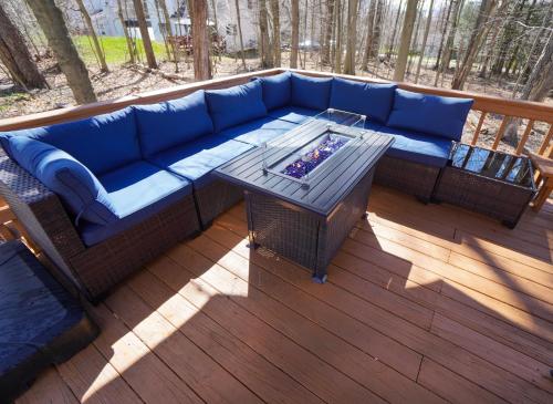 Rustic Poconos Ranch w Game Room in Tobyhanna, USA