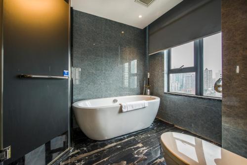 room detail thumbnail 2