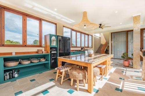 발리 Ellisani Bali 2성급 게스트하우스 수영장