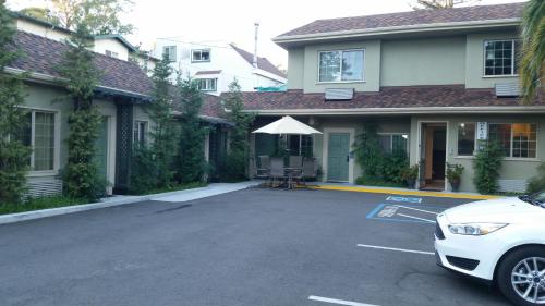 Marin Lodge - image 7