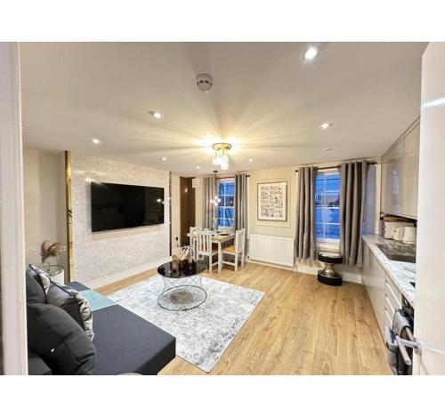 F3- Gorgeous 1 Bed Flat near Edgware Road Station, Лондон