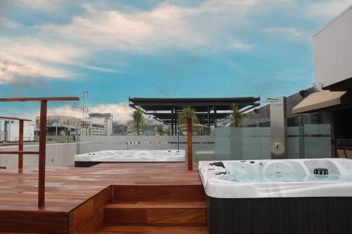Hot tub, Hotel West Plaza near Las Americas Premium Outlets