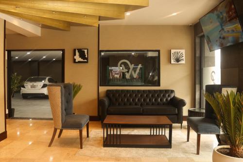 Lobby, Hotel West Plaza near Las Americas Premium Outlets