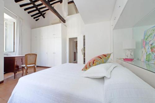 Magical Navona Duplex With Terrace by Halldis, Rome (photo 8)